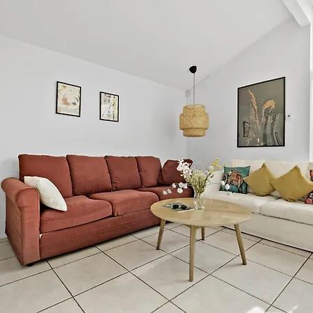 Awesome In With Kitchen Holiday home *
